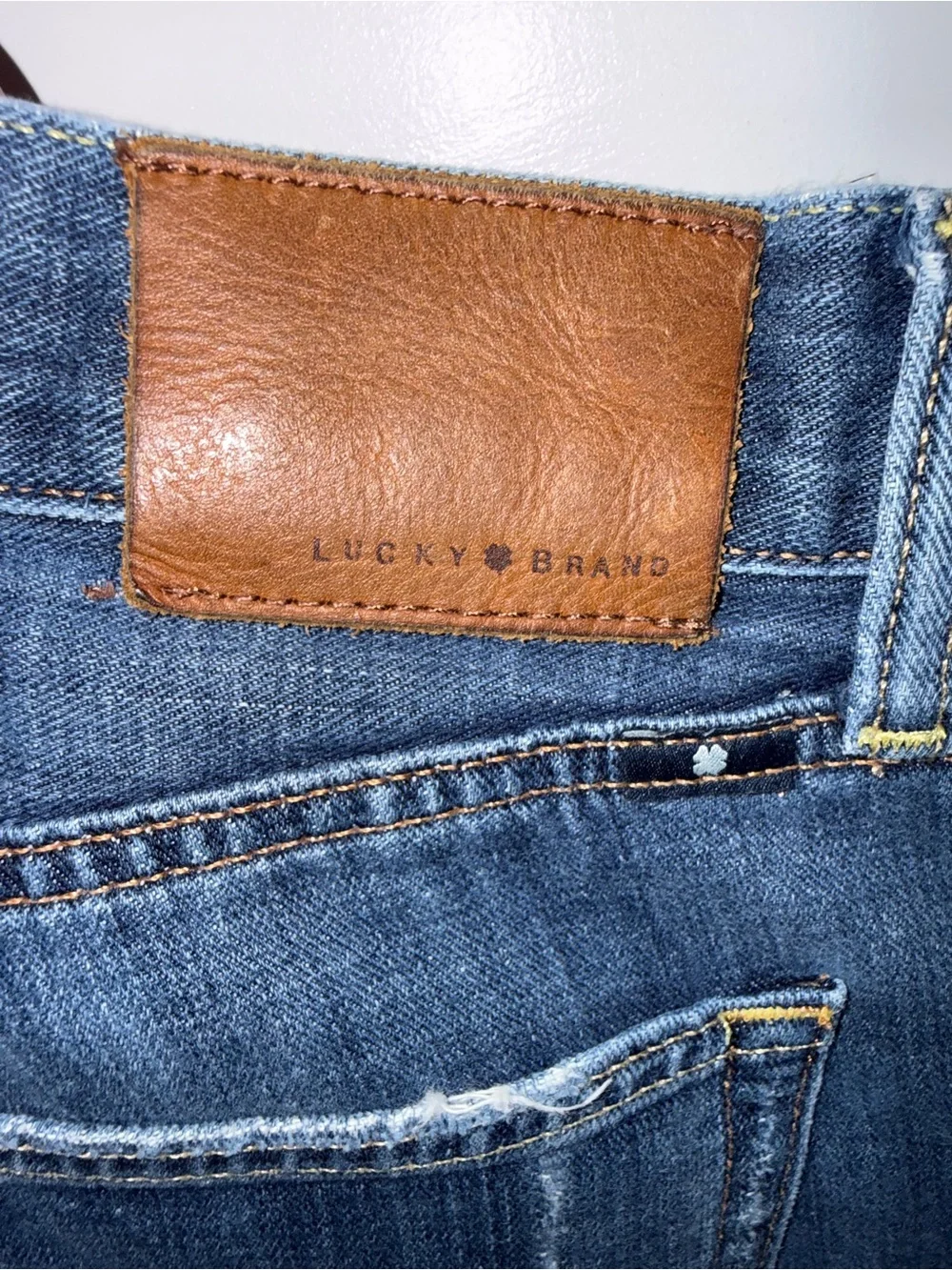 Men' Medium Wash Blue Jeans - Classic Straight Fit